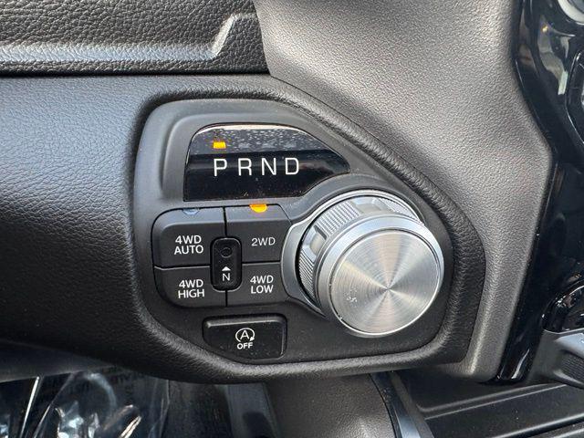 2025 RAM 1500 LARAMIE thumbnail 19