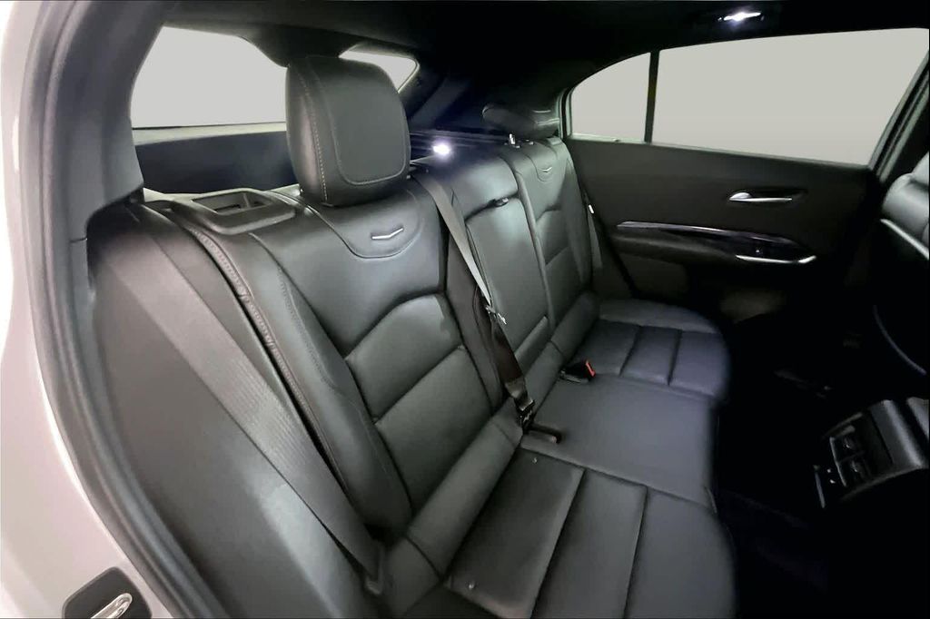 صورة مصغرة 19 لـ 2023 Cadillac XT4 LUXURY