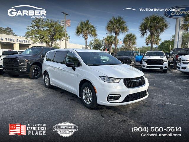 New 2026 Chrysler Pacifica Select
