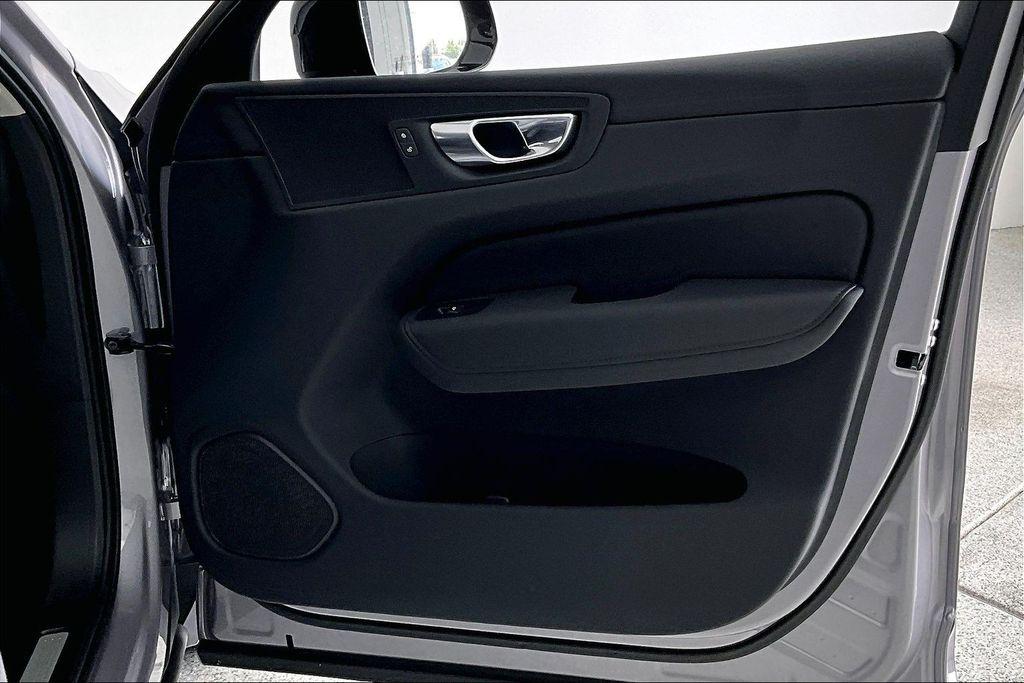 2026 Volvo XC60 B5 CORE — миниатюра 14