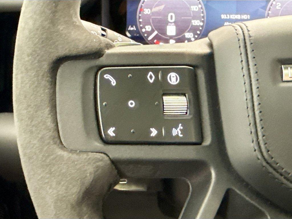 2024 LAND Rover DEFENDER V8 — миниатюра 11