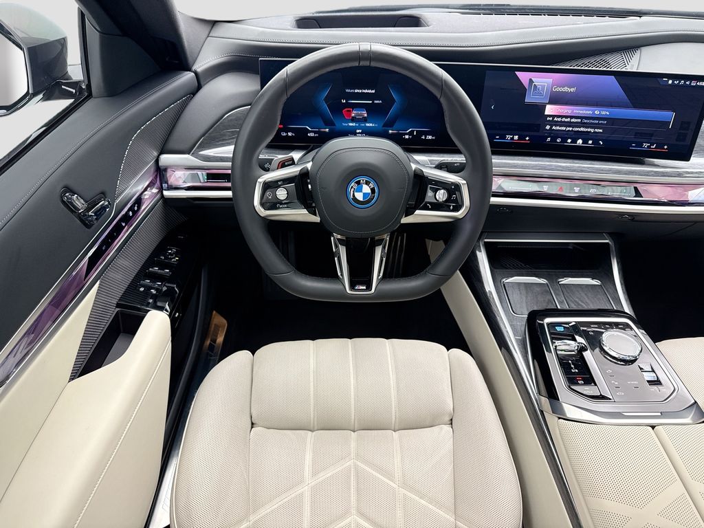 صورة 10 لـ 2025 BMW I7 EDRIVE50