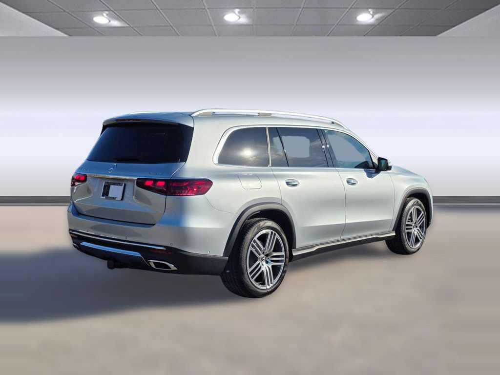 2026 Mercedes-BENZ GLS — миниатюра 8
