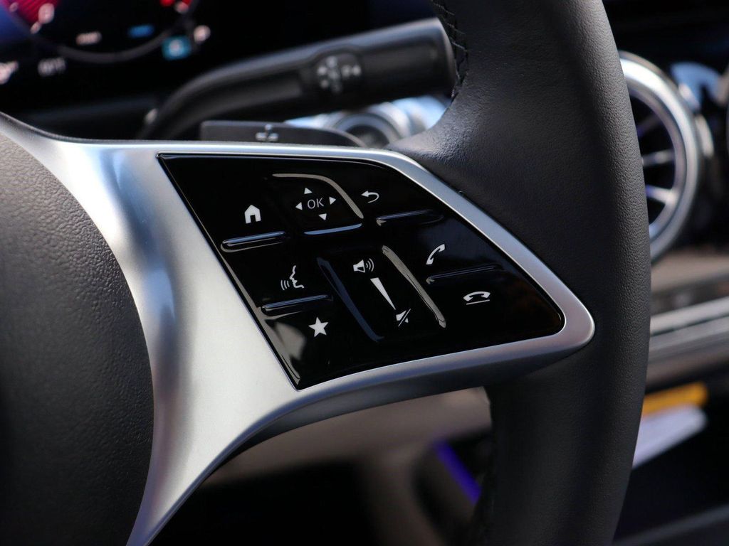 2025 Mercedes-BENZ GLB — миниатюра 37