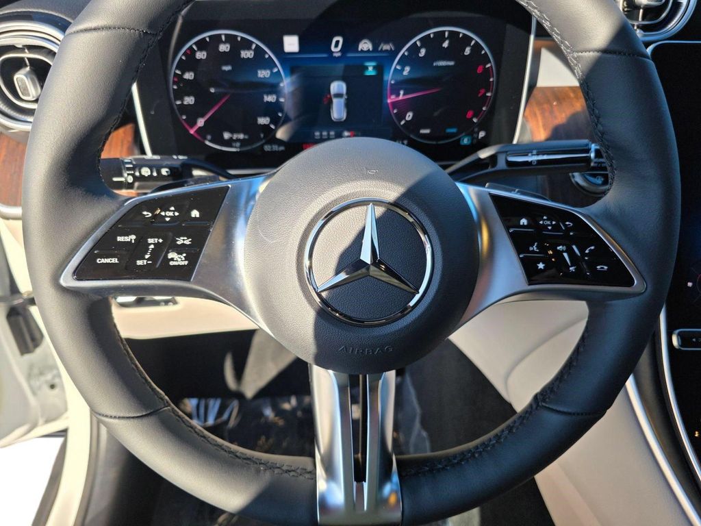 2026 Mercedes-BENZ GLC — миниатюра 15