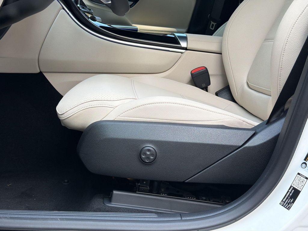 صورة مصغرة 15 لـ 2026 Mercedes-BENZ GLC