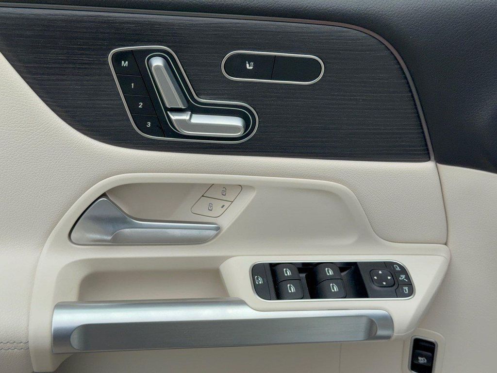 2026 Mercedes-BENZ GLB 缩略图 15