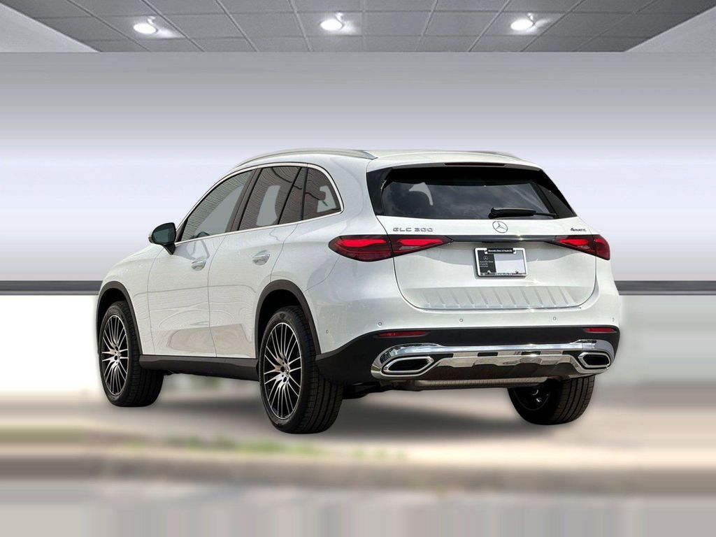 2026 Mercedes-BENZ GLC — фото 3