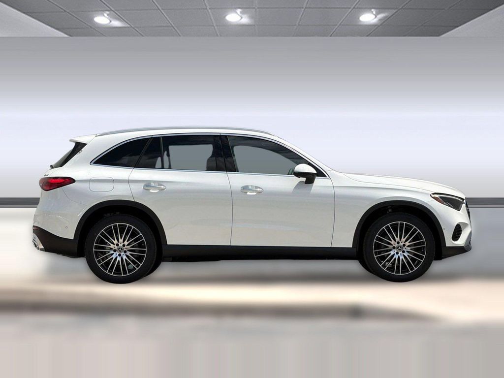 2026 Mercedes-BENZ GLC — фото 8