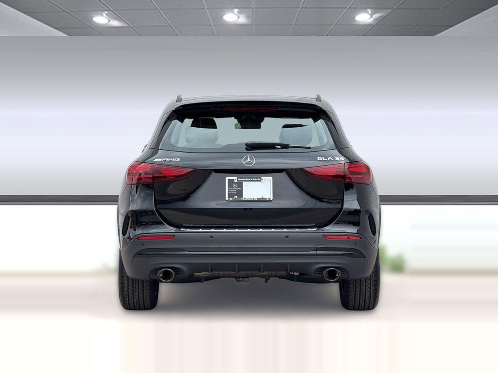 صورة 10 لـ 2026 Mercedes-BENZ AMG GLA 35 4MATIC