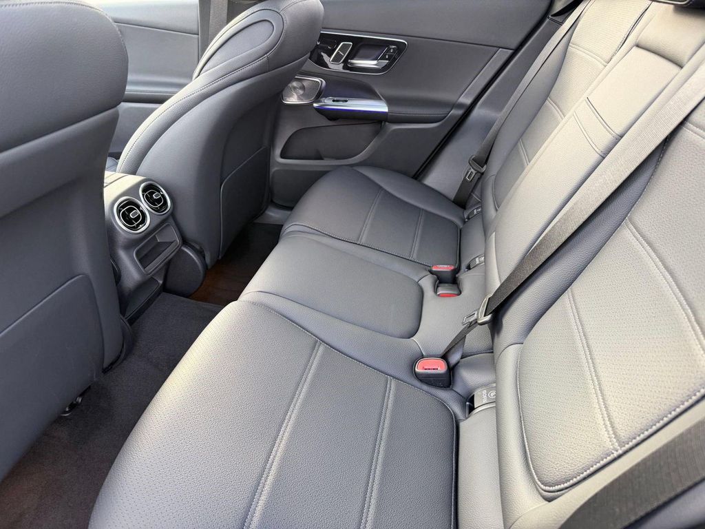 2026 Mercedes-BENZ GLC — миниатюра 23