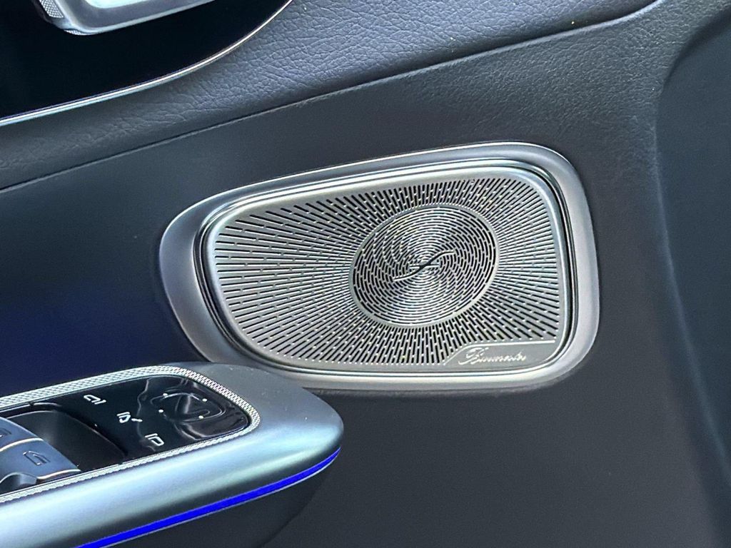2026 Mercedes-BENZ GLC — миниатюра 27