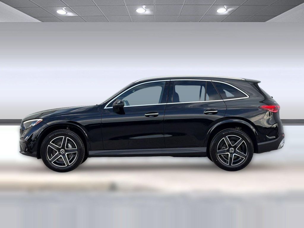 2026 Mercedes-BENZ GLC — фото 2