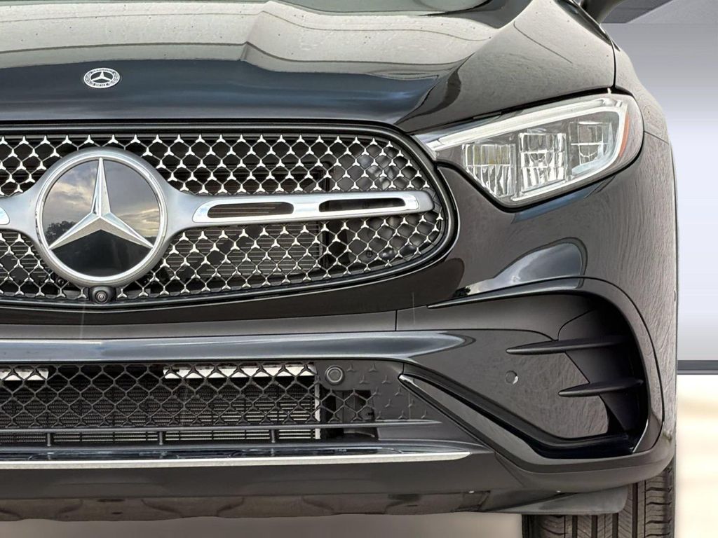 2026 Mercedes-BENZ GLC — миниатюра 12