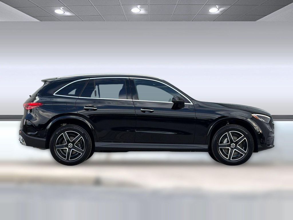 2026 Mercedes-BENZ GLC — фото 8