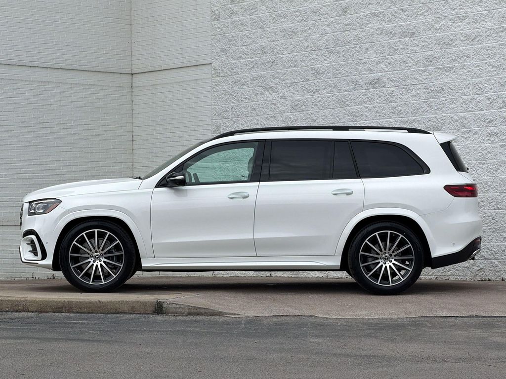 2026 Mercedes-BENZ GLS — фото 2