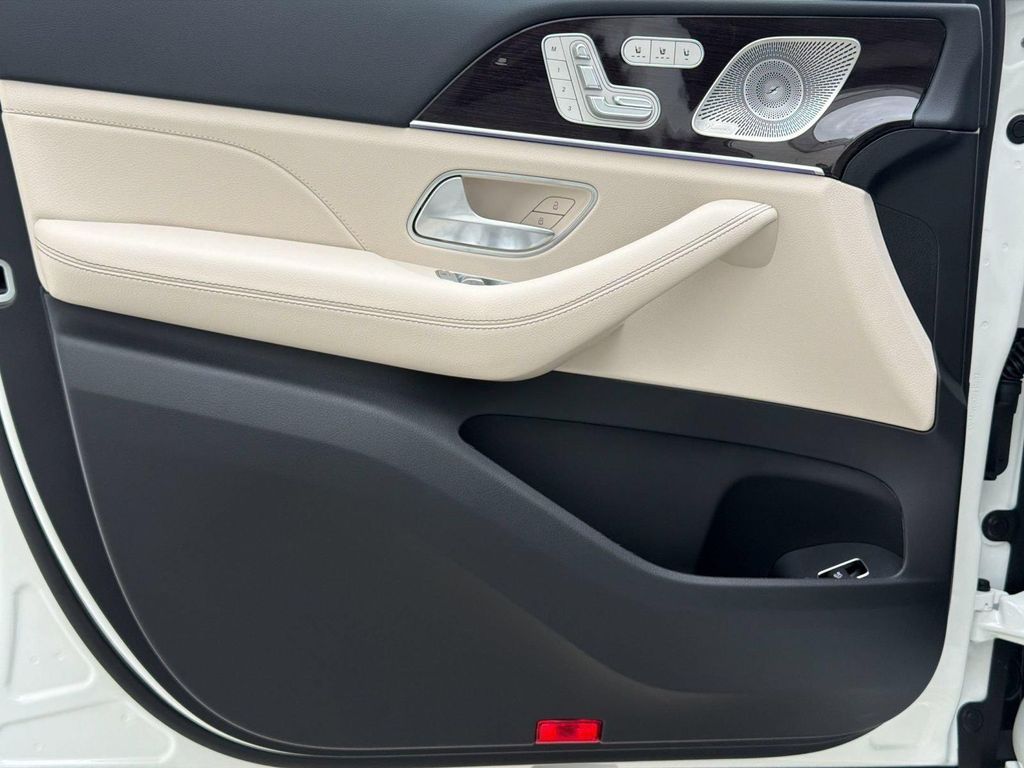 2026 Mercedes-BENZ GLS 缩略图 13