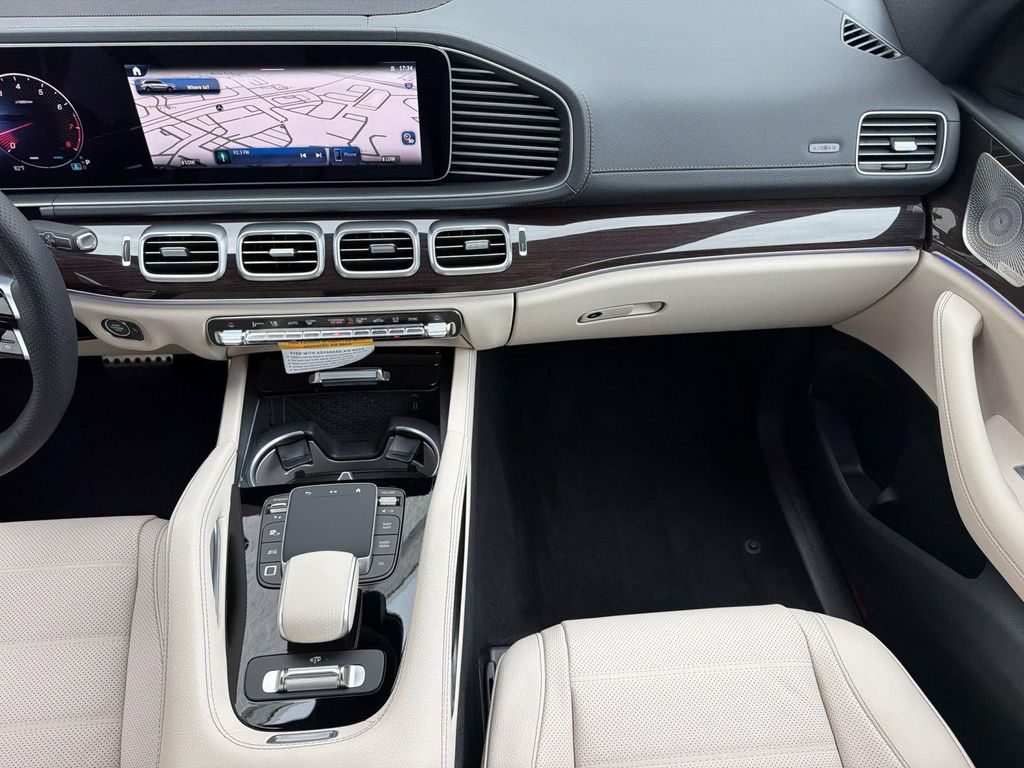 2026 Mercedes-BENZ GLS 缩略图 16