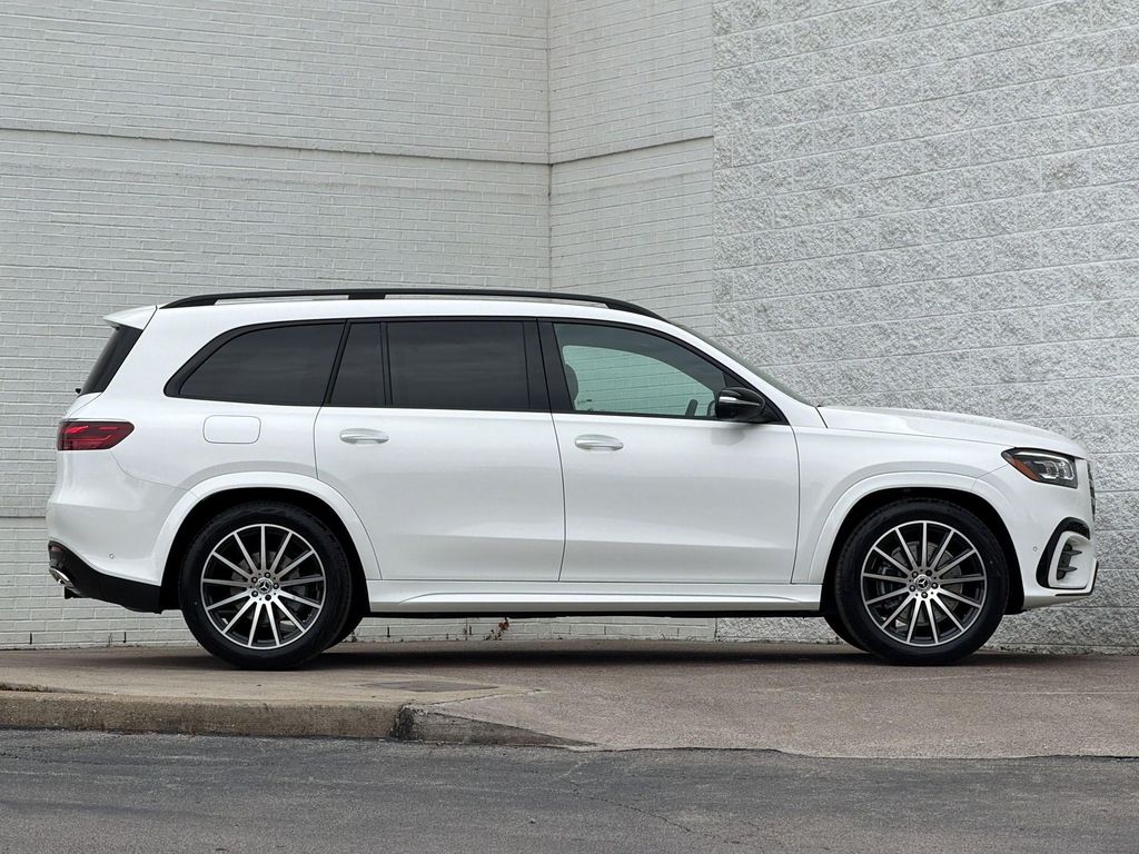 2026 Mercedes-BENZ GLS — фото 7