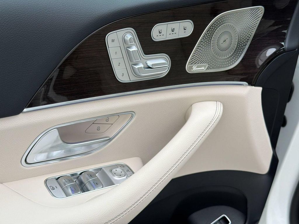 2026 Mercedes-BENZ GLS 缩略图 32