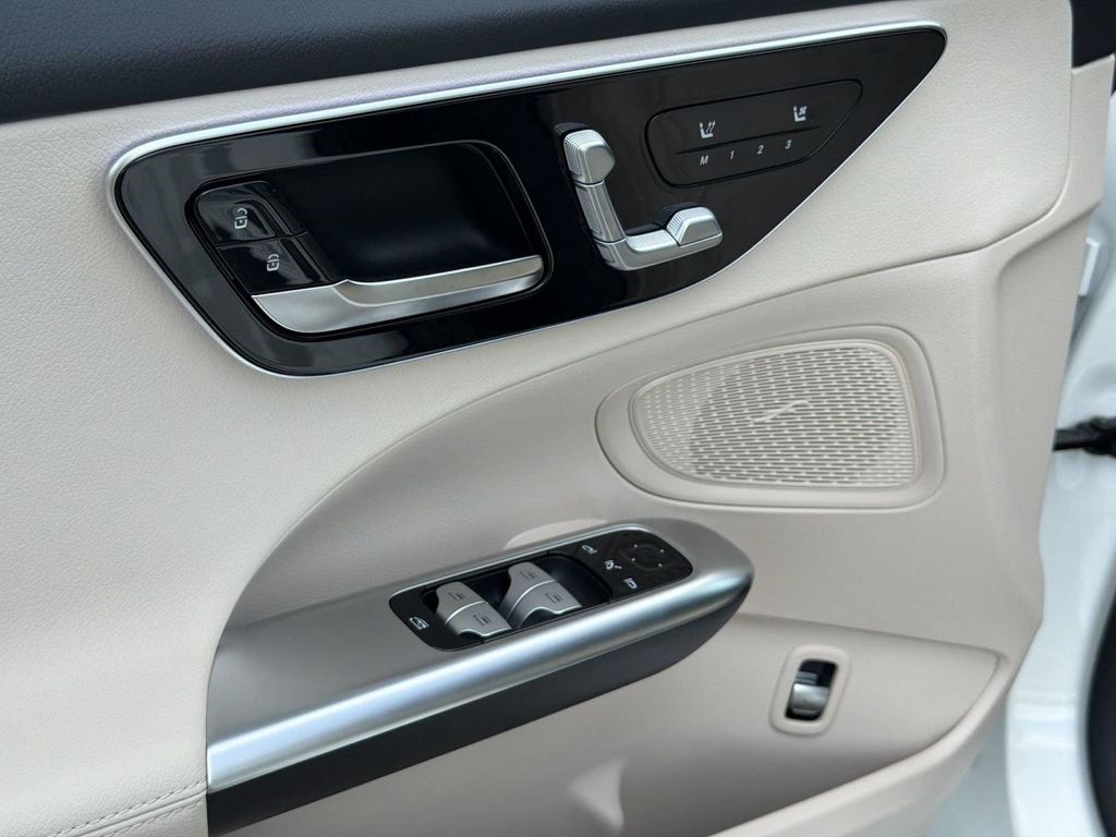 2026 Mercedes-BENZ C-CLASS — миниатюра 26