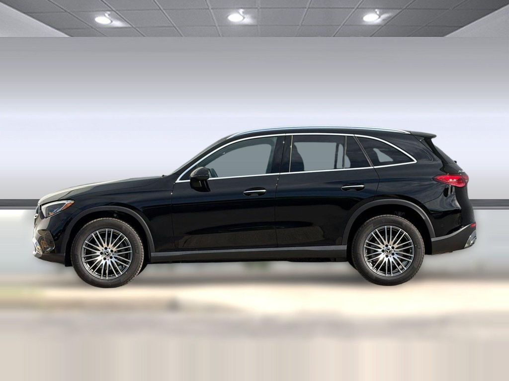 2026 Mercedes-BENZ GLC — фото 2