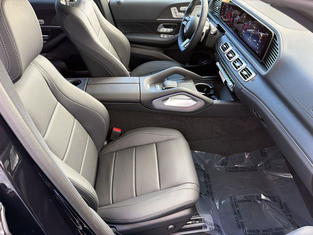 2026 Mercedes-BENZ GLS — миниатюра 32