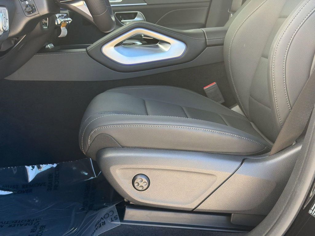 2026 Mercedes-BENZ GLS — миниатюра 14