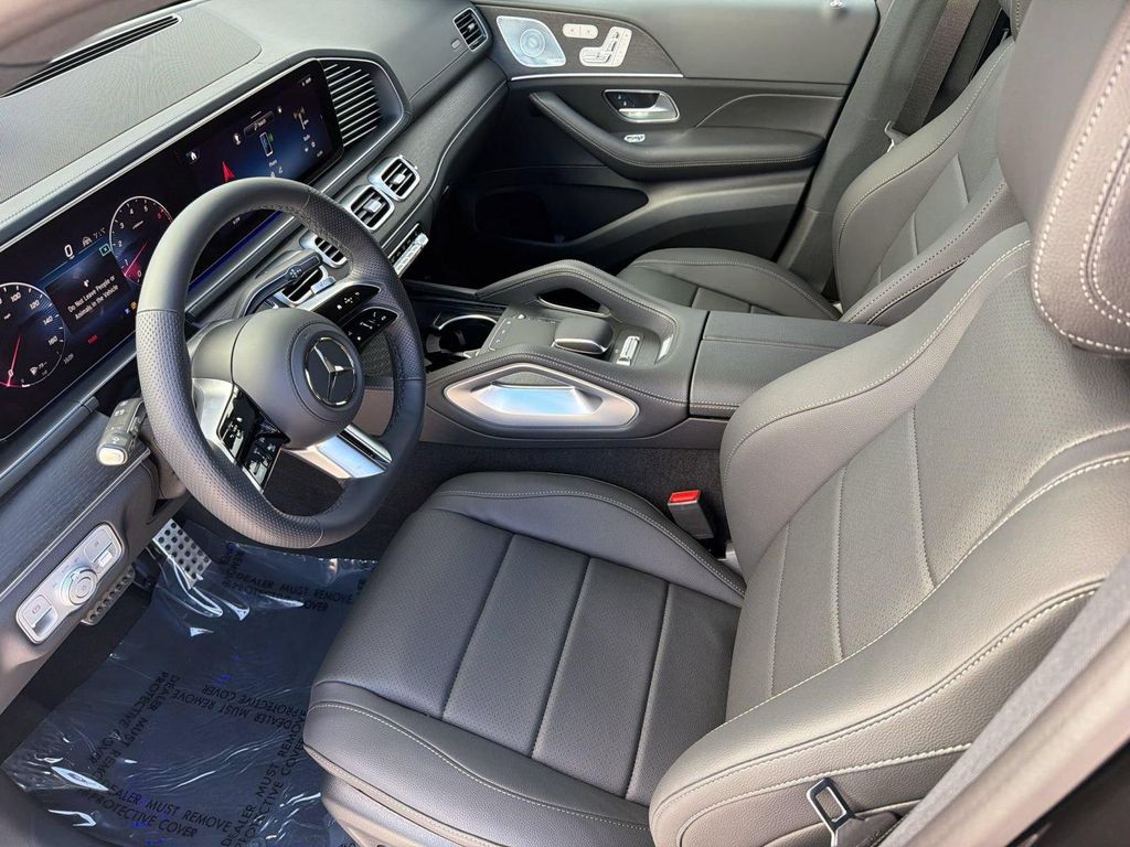 2026 Mercedes-BENZ GLS — миниатюра 23