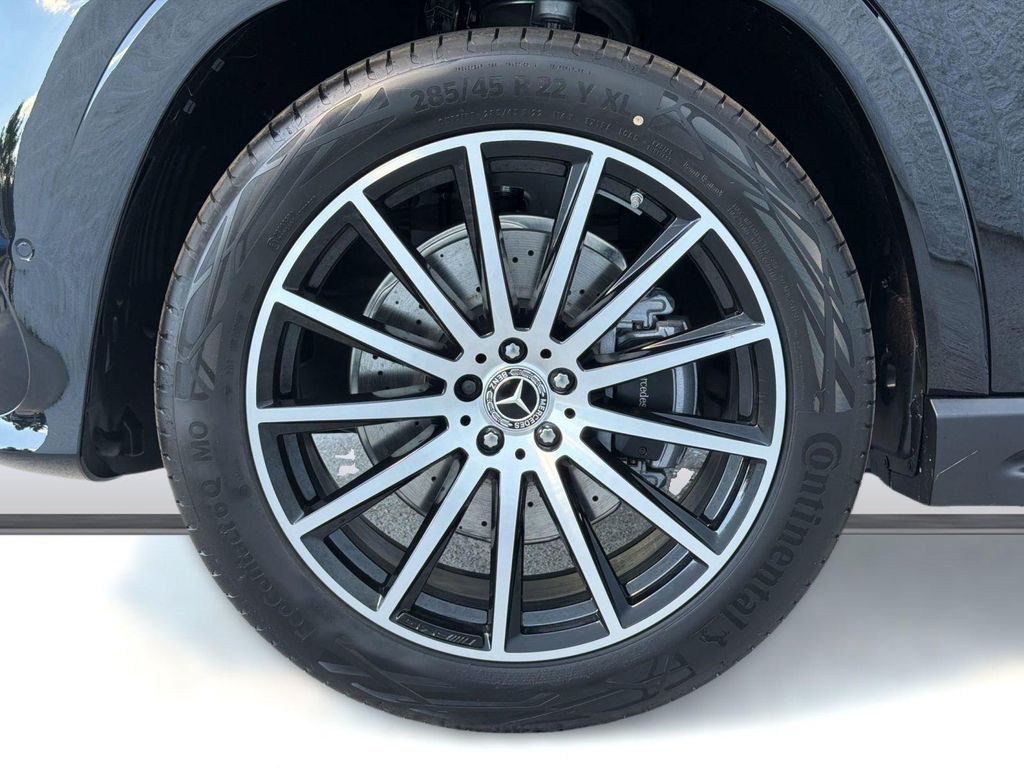 2026 Mercedes-BENZ GLS — миниатюра 12