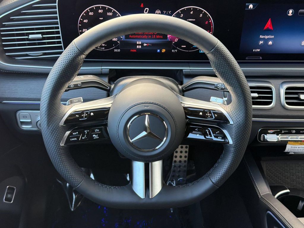 2026 Mercedes-BENZ GLS — миниатюра 17