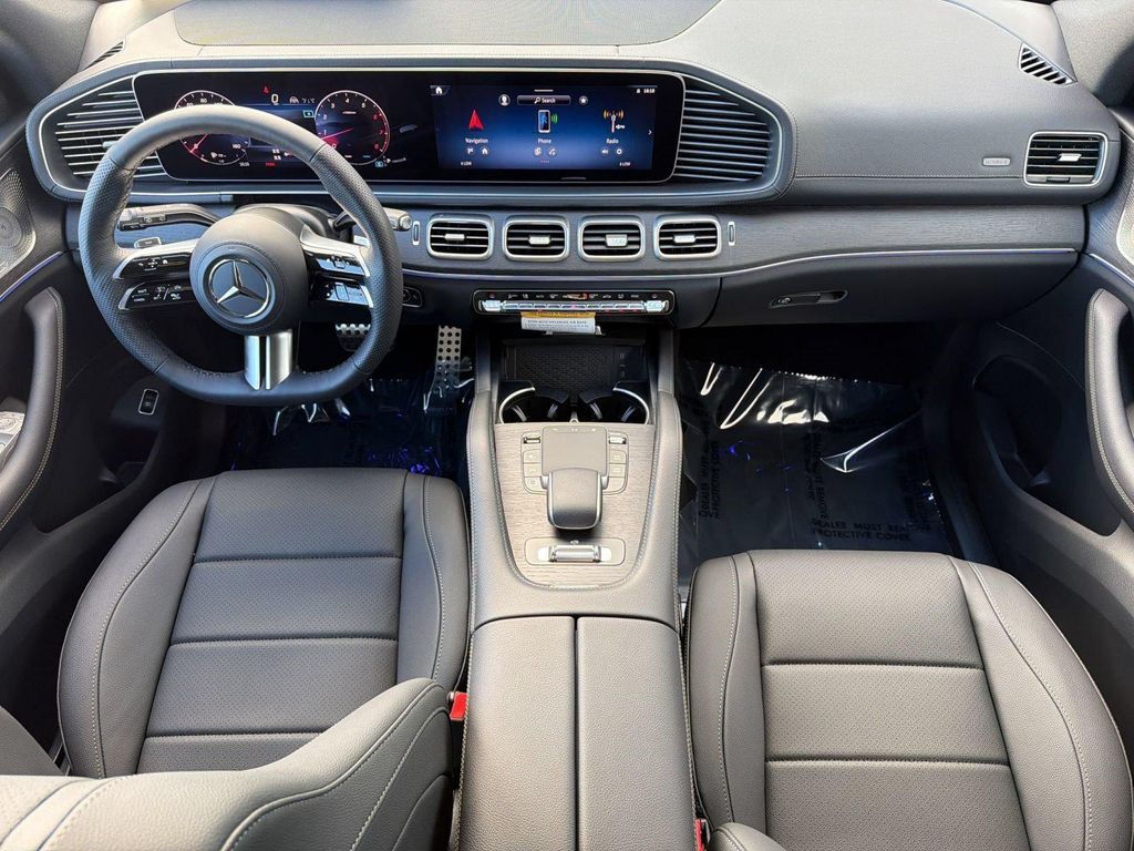 2026 Mercedes-BENZ GLS — миниатюра 16
