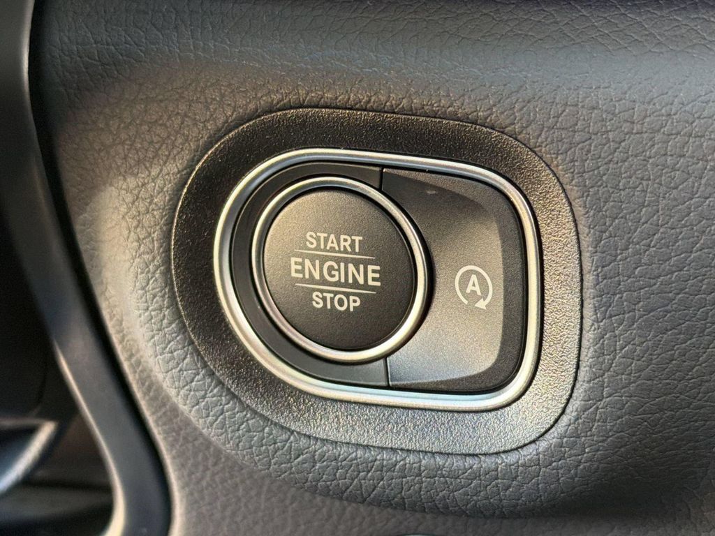 2026 Mercedes-BENZ GLS — миниатюра 28