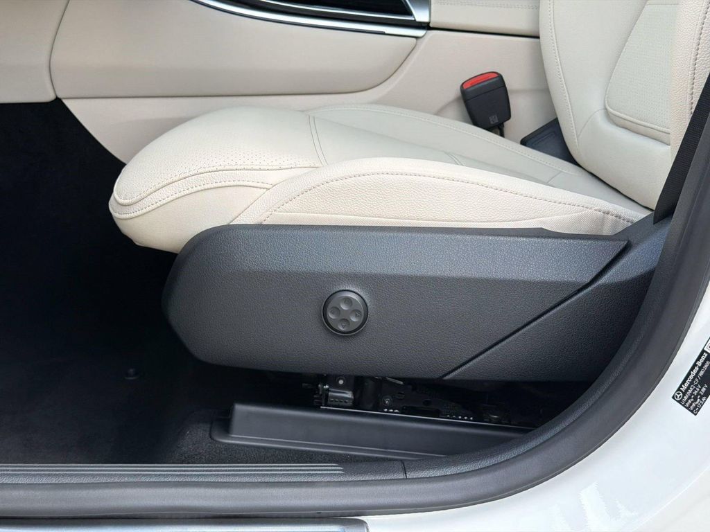 2026 Mercedes-BENZ GLC — миниатюра 15