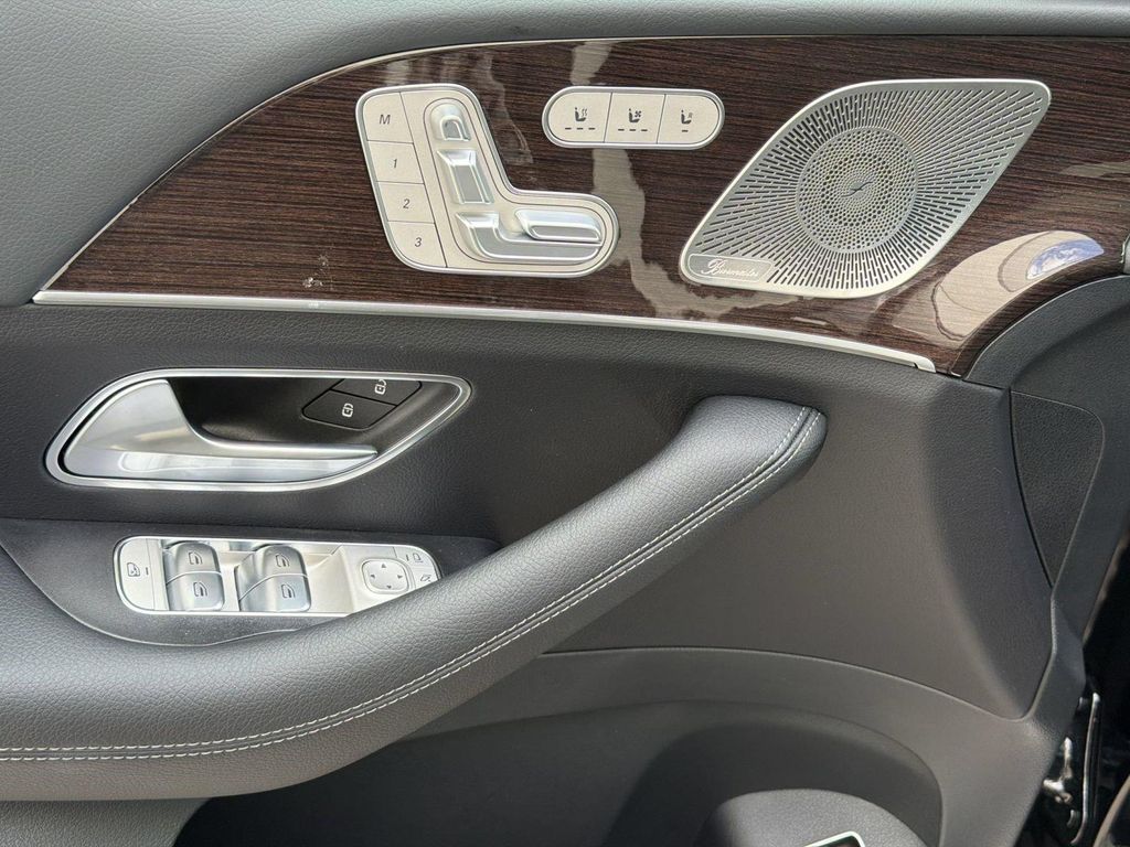 2026 Mercedes-BENZ GLE — миниатюра 28