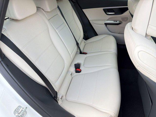 2026 Mercedes-BENZ GLC — миниатюра 30