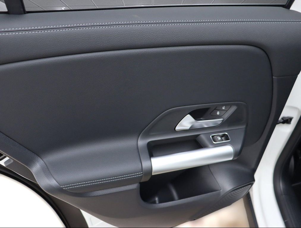 2025 Mercedes-BENZ GLA 缩略图 12