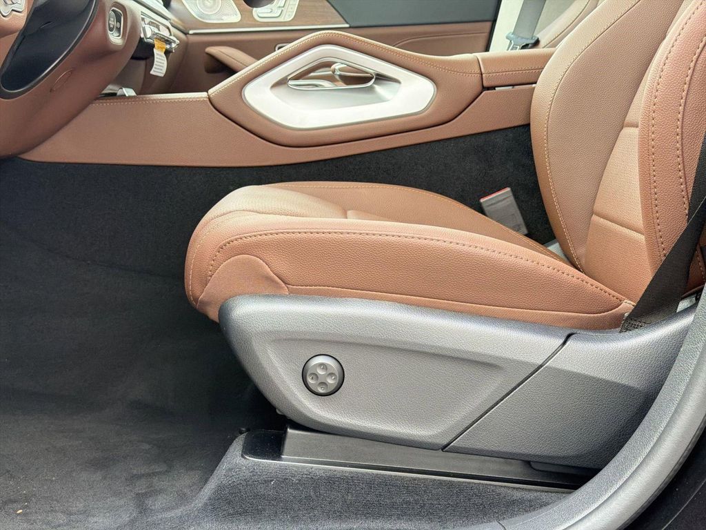 2026 Mercedes-BENZ GLE — миниатюра 14