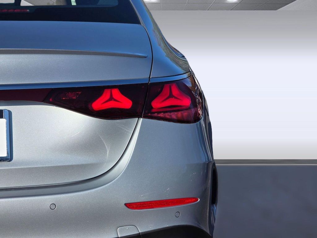 صورة مصغرة 12 لـ 2026 Mercedes-BENZ E-CLASS
