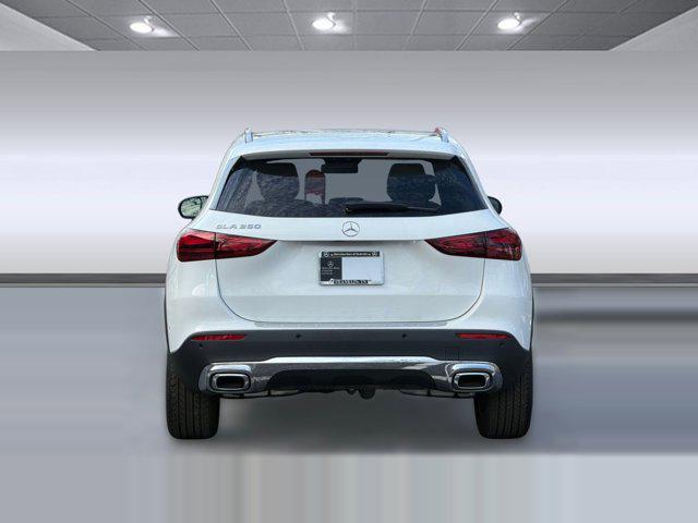 MERCEDES-BENZ GLA - 8