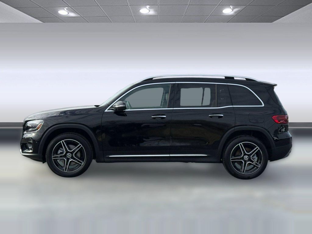 2026 Mercedes-BENZ GLB photo 2