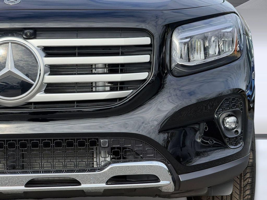 2026 Mercedes-BENZ GLB thumbnail 11