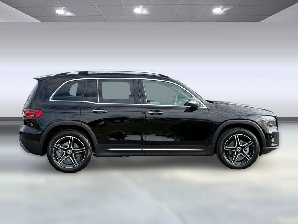 2026 Mercedes-BENZ GLB photo 8