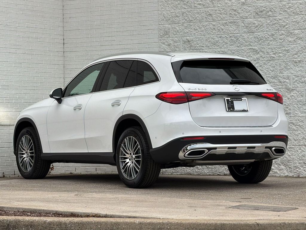 2026 Mercedes-BENZ GLC — фото 3