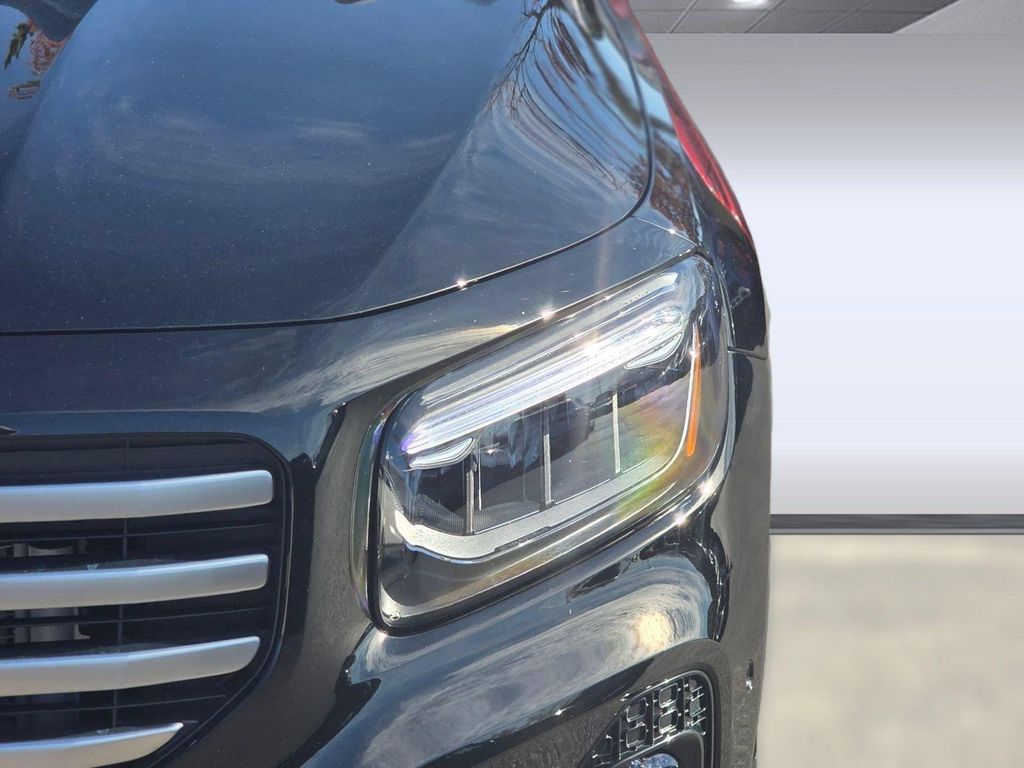 2026 Mercedes-BENZ GLB thumbnail 11