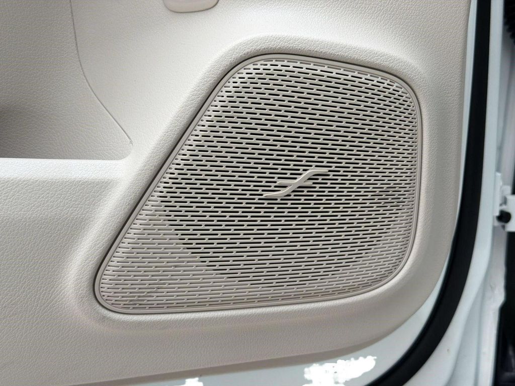 2026 Mercedes-BENZ GLB — миниатюра 27