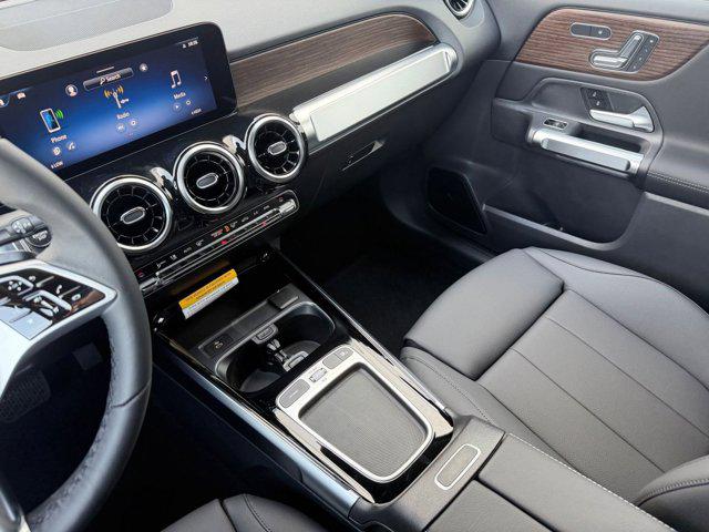 2026 Mercedes-BENZ GLB — миниатюра 25