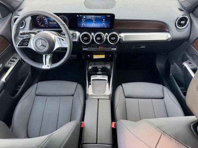 2026 Mercedes-BENZ GLB — миниатюра 16