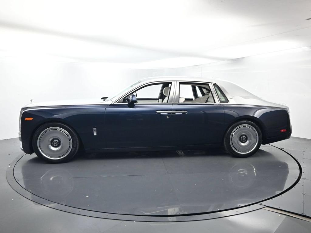 2027 ROLLS-ROYCE PHANTOM 照片 3