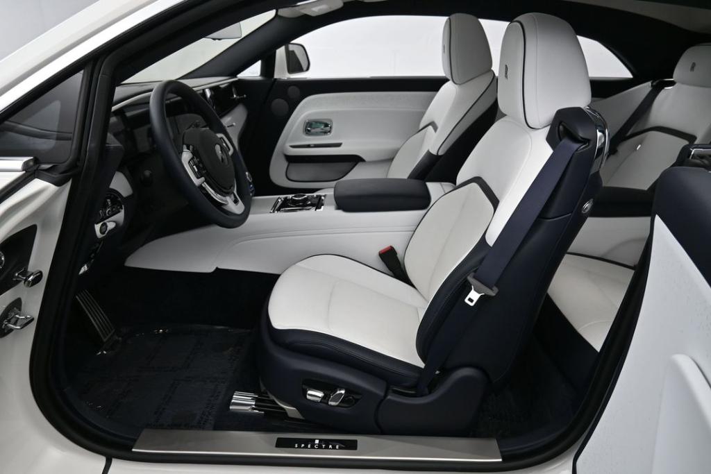 صورة 7 لـ 2025 ROLLS-ROYCE SPECTRE